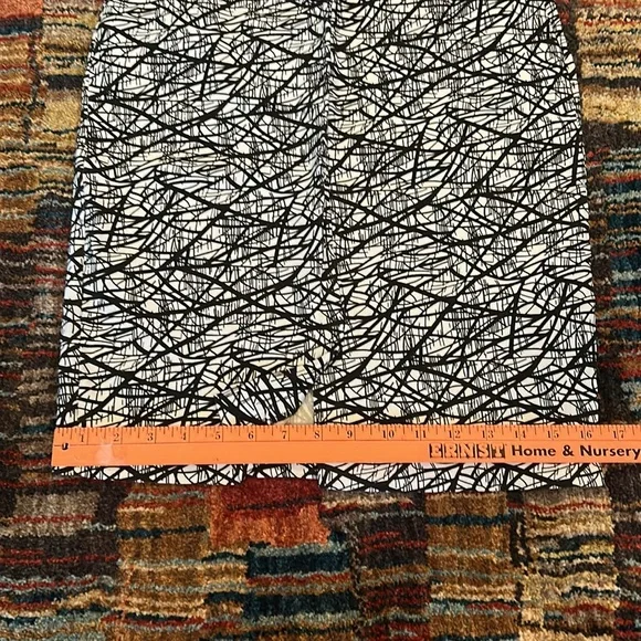 LISETTE Black and White Patterned Women's Pull-on Pencil Skirt -Size 6. - Picture 5 of 12